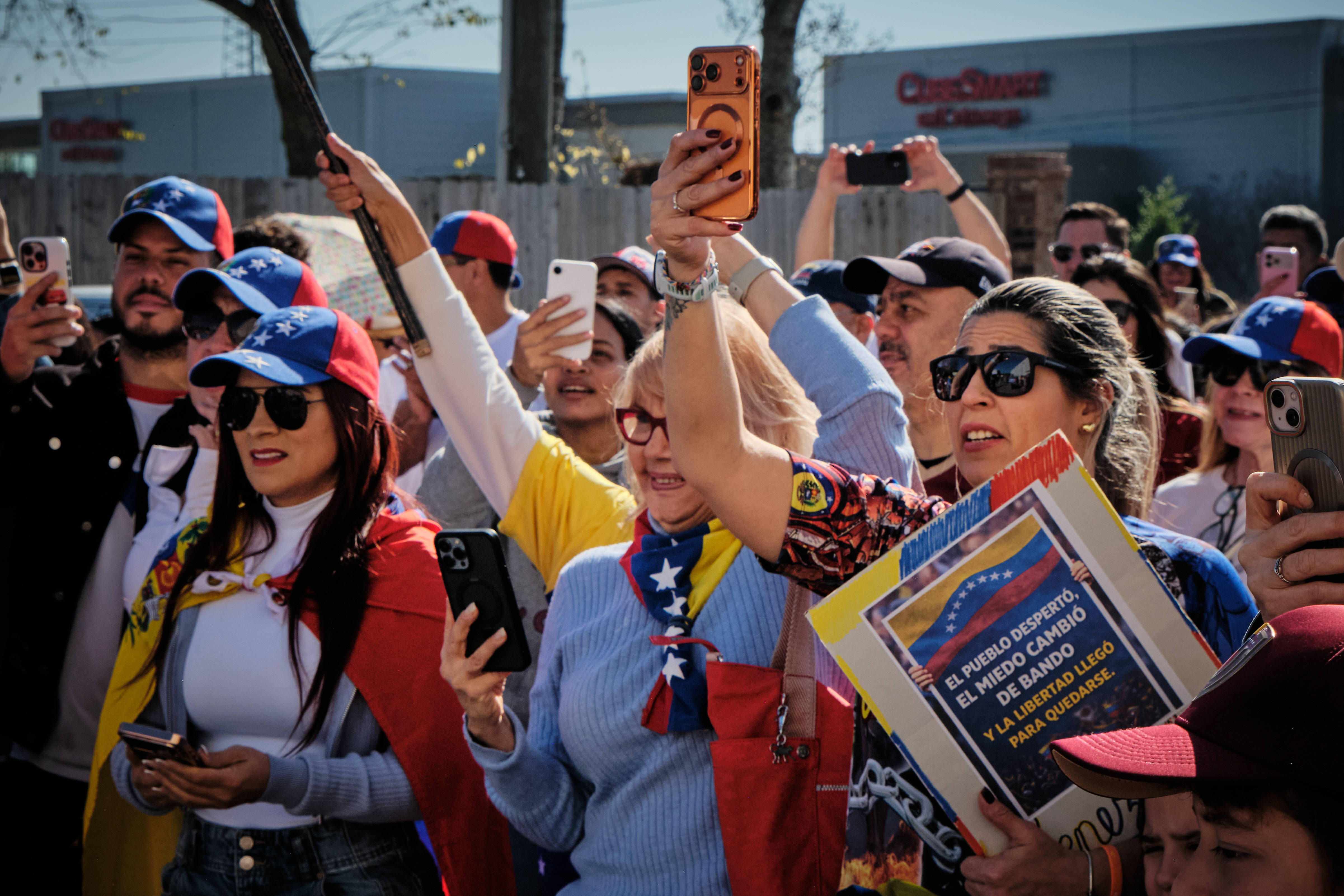Venezuelenii din Florida au sărbătorit capturarea lui Nicolas Maduro. „Sunt mulți ani în care am așteptat acest moment”. FOTO
