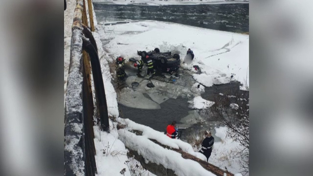 O femeie cu cinci copii în mașină a căzut în râul Bistrița, în Vatra Dornei, după ce nu a adaptat viteza într-o curbă