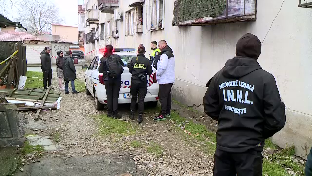 O femeie în vârstă de 86 de ani, din București, a fost găsită moartă în casă, cu urme de mușcături de câine pe corp