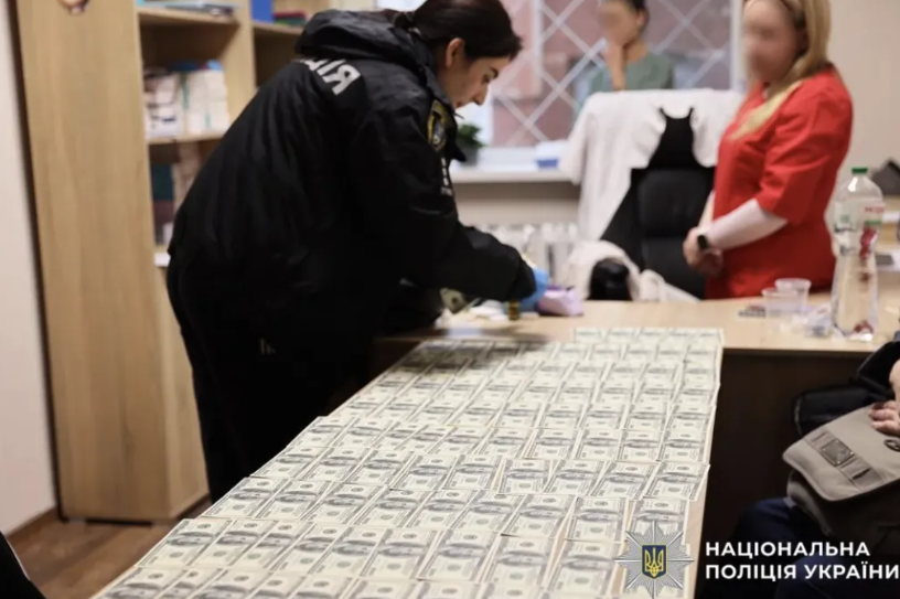 Ucraineni arestați în timpul tranzacției de vânzare a copilului nou-născut. Cât au primit pe bebeluș