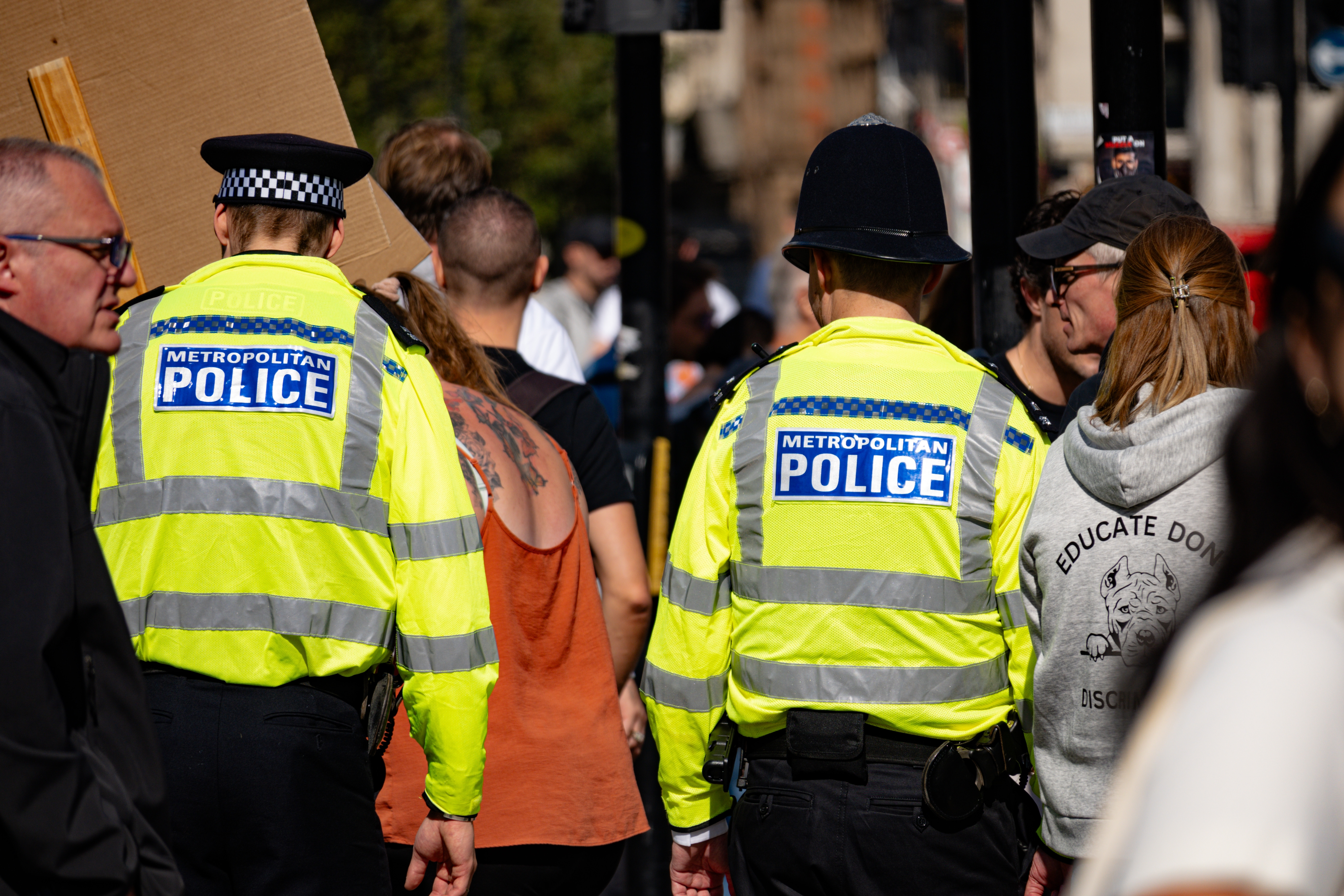 Anunț eronat al poliției din Anglia. O familie a fost informată că fiul lor a murit, deși adolescentul era în viață