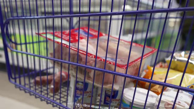 Diferențele între regiuni se văd și la cumpărături. Ce pun cel mai des în coșuri oltenii, muntenii, ardelenii și moldovenii