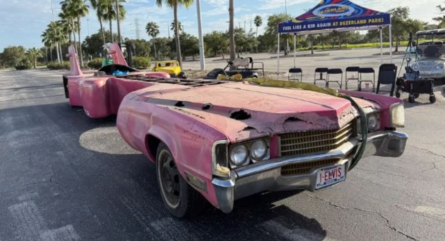 Cadillacul roz al lui Elvis Presley, în formă de chitară, a fost expus la Muzeul Auto din Orlando