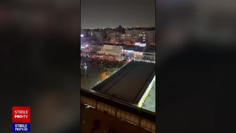 Protestele au erupt în Teheran, la apelul prințului moștenitor aflat în exil. Internetul şi telefonia au fost tăiate