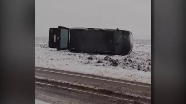 Jumătate de țară, paralizată de viscol și nămeți. Drumuri închise, șoferi blocați și cursuri suspendate din cauza vremii