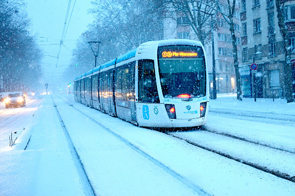 Franța, lovită de furtuna Goretti cu rafale de peste 200 km/h. Peste 380.000 de locuințe au rămas fără electricitate. FOTO