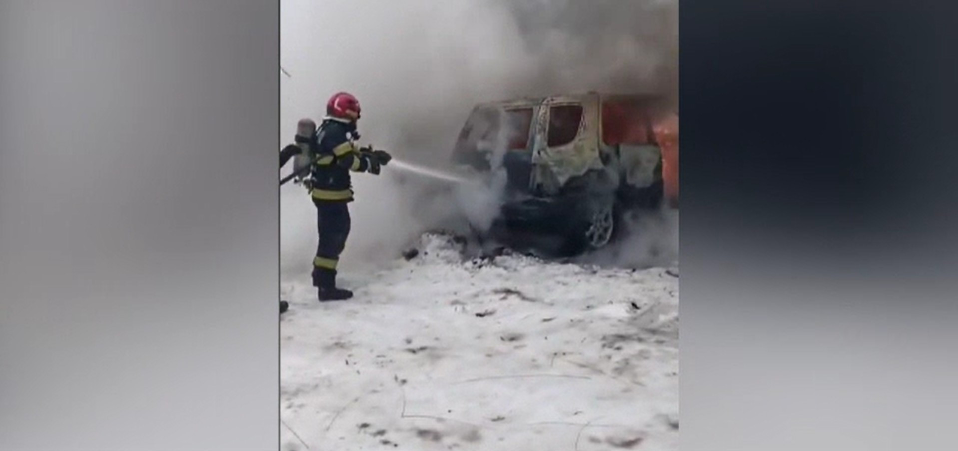 Două mașini au luat foc la Alba Iulia. Unul dintre autoturisme a ars în întregime. Care a fost cauza producerii incendiului