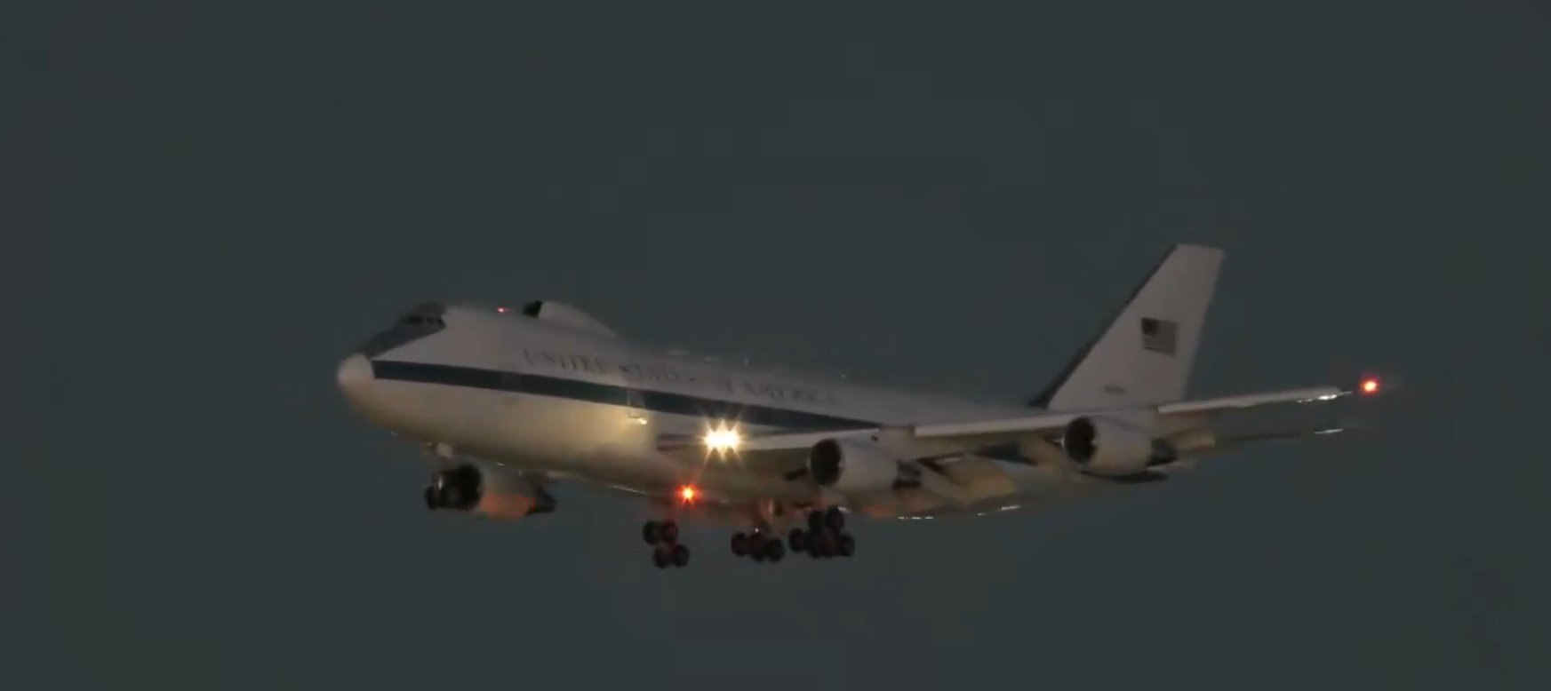 Avionul Apocalipsei a aterizat pentru prima dată în 51 de ani pe un aeroport civil | VIDEO