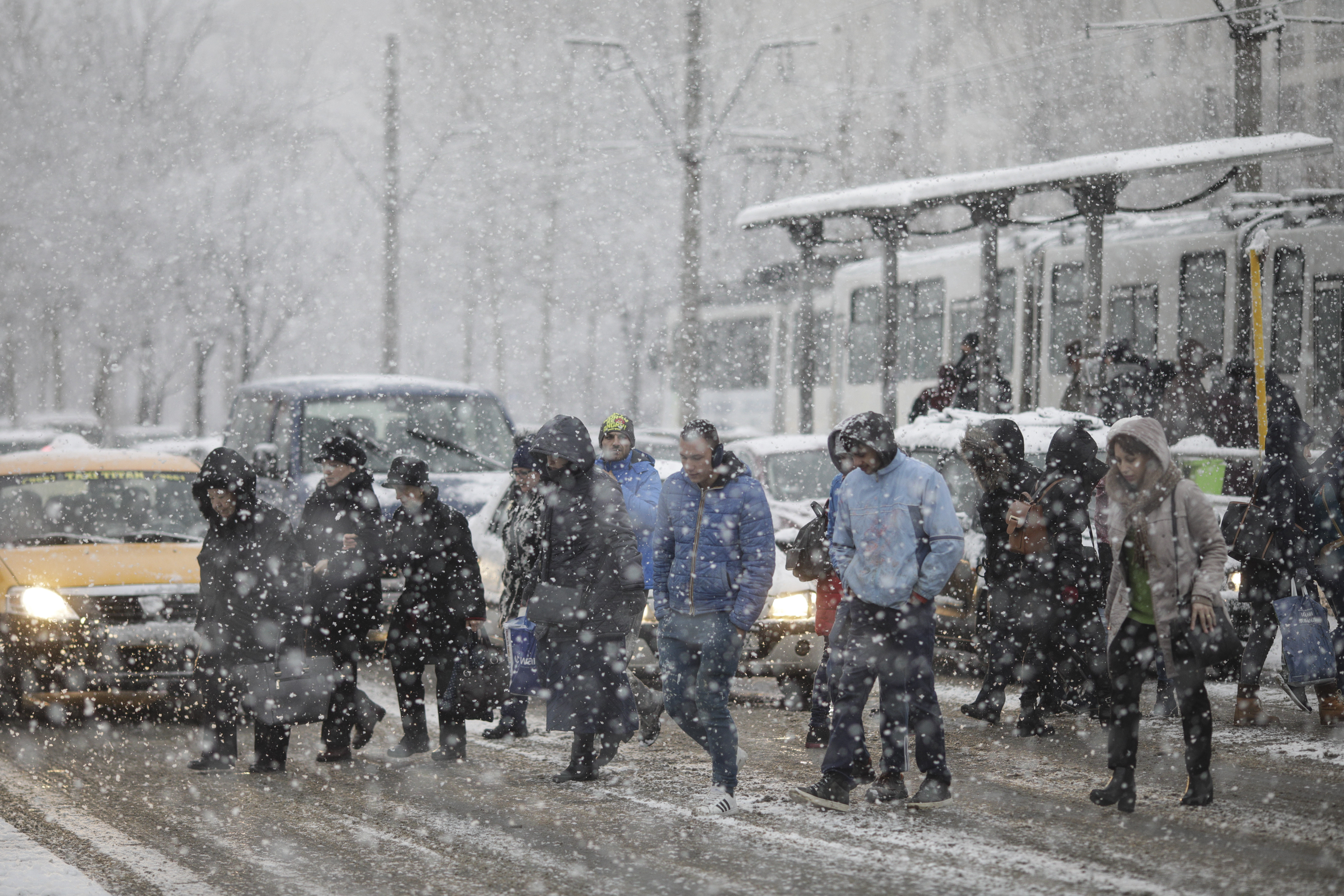 Două mase de aer se vor ciocni deasupra Rom&acirc;niei. ANM anunță ger și ninsori. Zonele afectate