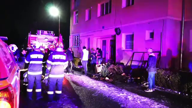 Incendiu într-un bloc din Cisnădie, pornit de la o instalație de brad. „Împărțea” același prelungitor cu un șemineu electric