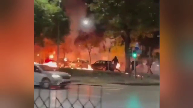 Iranul se confruntă cu cele mai violente proteste de la căderea monarhiei. Zeci de oameni au fost uciși de forțele regimului