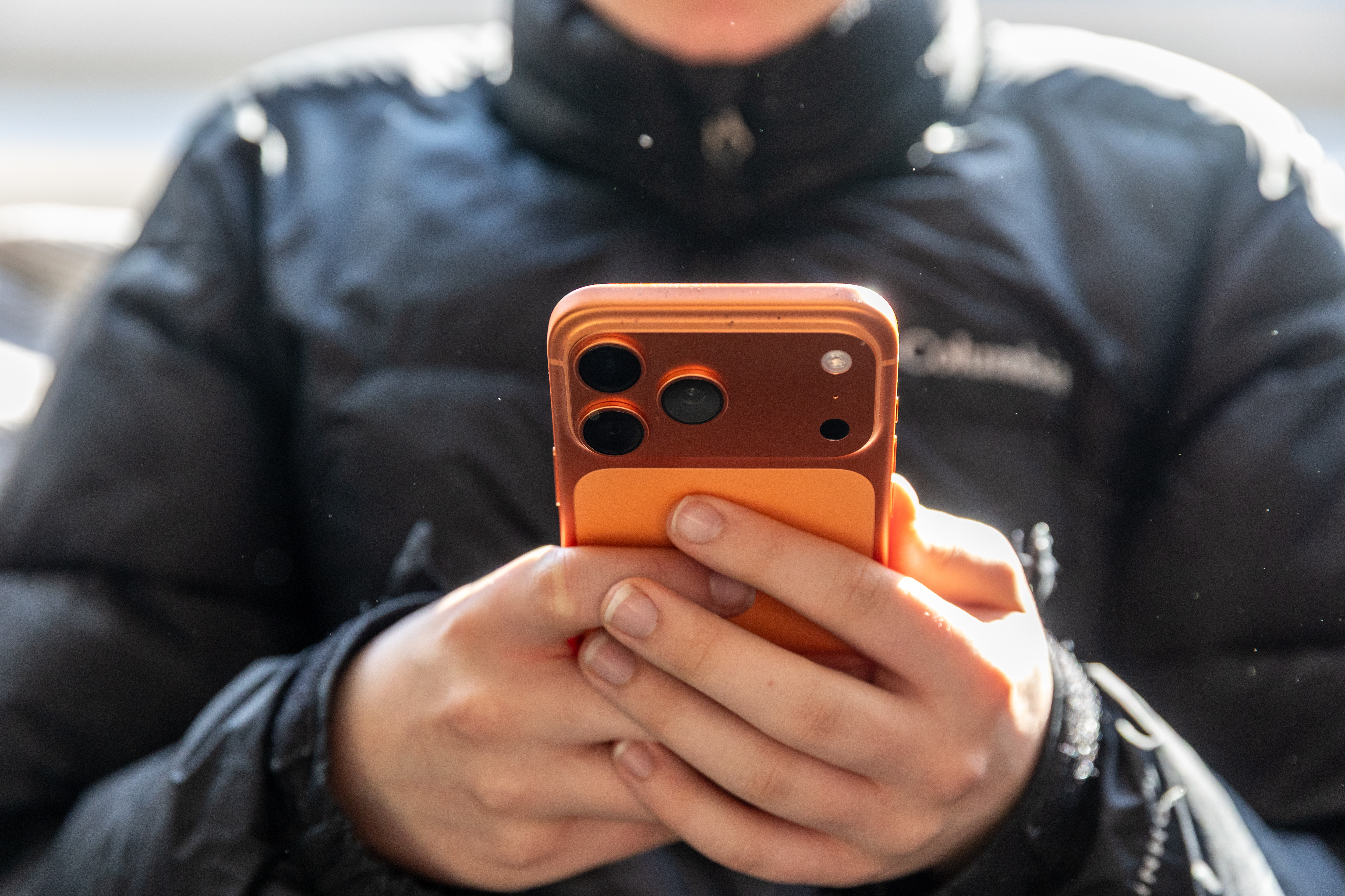 O nouă provocare de pe TikTok a dus la distrugerea a două mașini în județul Mehedinți. Ce a putut face un adolescent | VIDEO