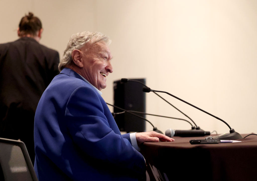 Bărbatul care a căutat și documentat extratereștri a murit la 90 de ani. Piramidele din Egipt, printre teoriile controversate