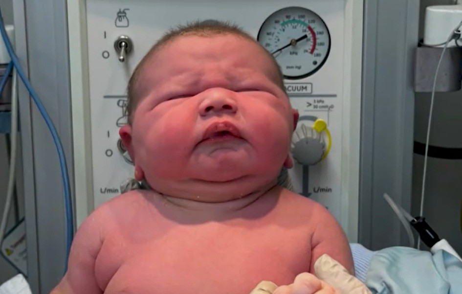 O femeie din Texas a născut un băiețel de aproape șase kilograme. Bebelușul s-a ales cu numele de „Grand Canyon”
