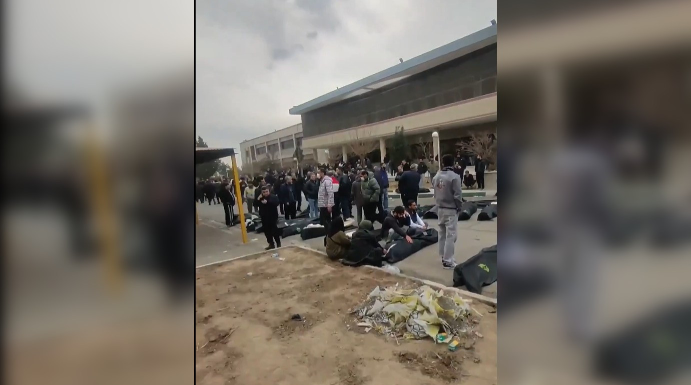 Proteste în Iran. O filmare arată zeci de cadavre în fața unei morgi. O studentă a fost împușcată în cap | VIDEO