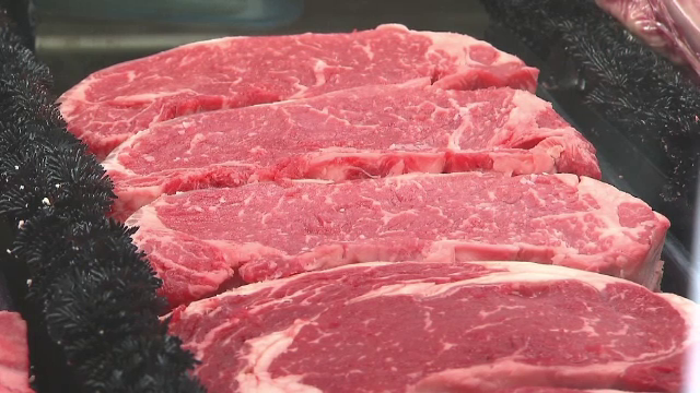 „Piramida inversată” a alimentației sănătoase stârnește controverse. Riscurile consumului crescut de proteine animale