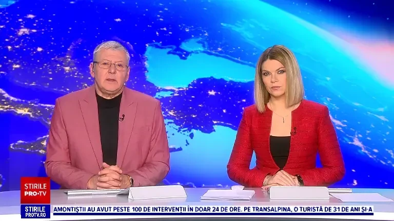 Surpriză pentru un șofer din județul Bihor. O haită de lupi i-a apărut în fața mașinii. Ce a făcut unul dintre animale