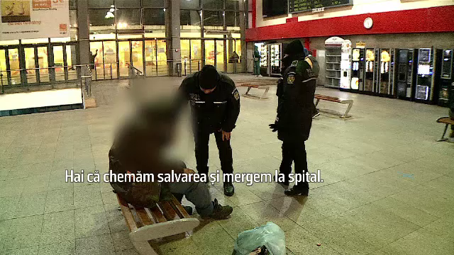 Oamenii străzii, cei mai vulnerabili în fața gerului. Asistenții sociali și Poliția i-au căutat pentru a-i duce în adăposturi