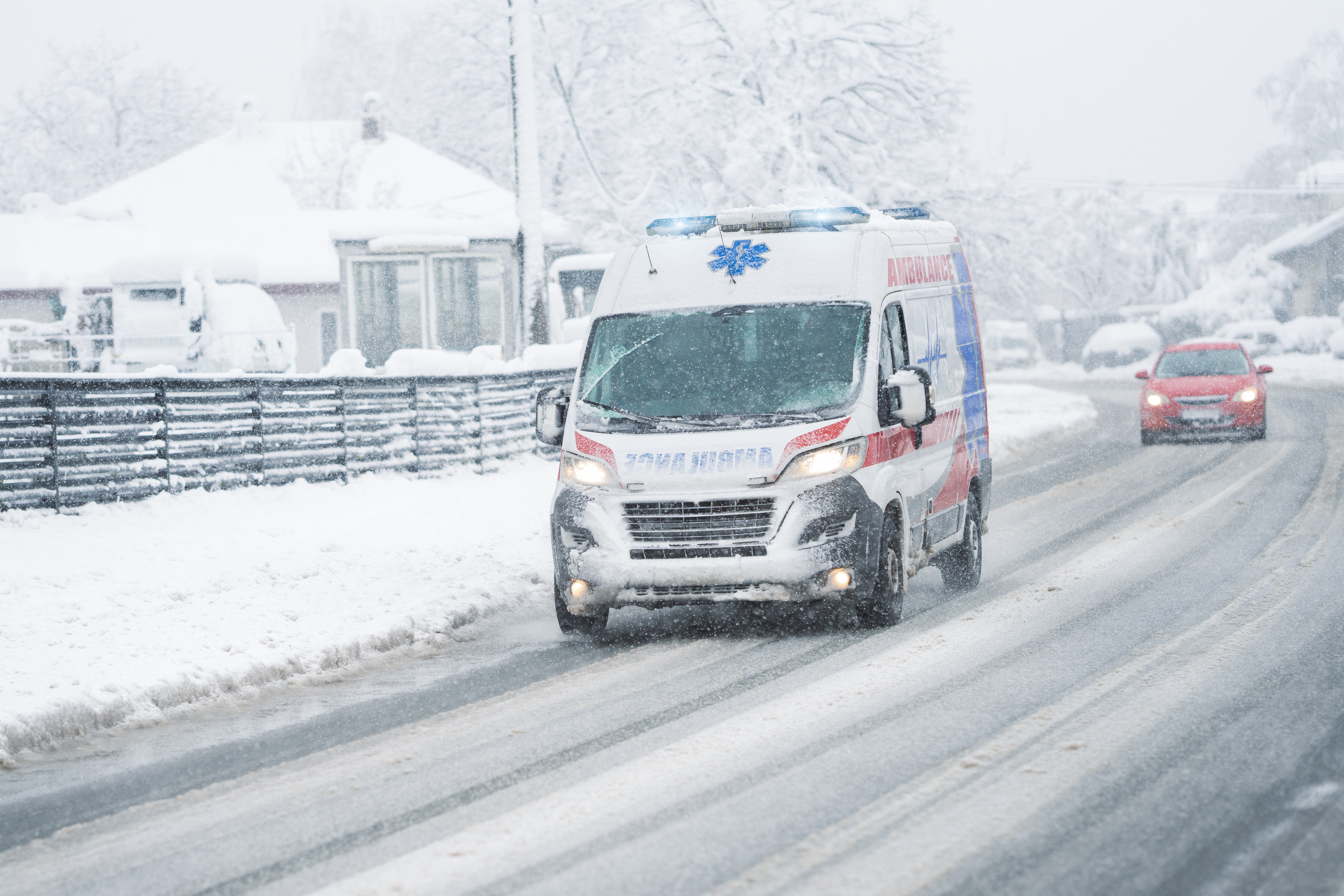 Un bărbat a murit din cauza hipotermiei lângă soția bolnavă psihic, în Timișoara. Cei doi opriseră încălzirea