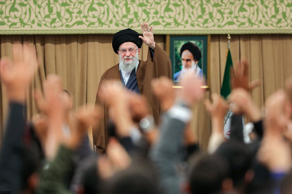 Regimul ayatollahului Khamenei a ordonat contraproteste în Iran. „Încearcă să arate lumii că are situația sub control”