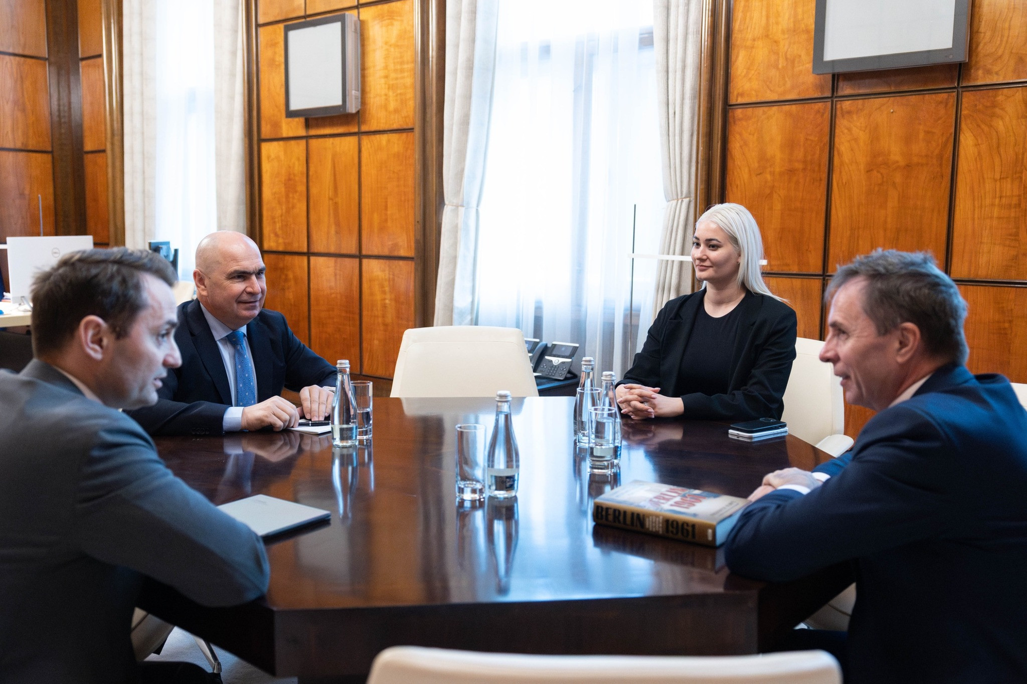 Ilie Bolojan s-a întâlnit cu conducerea Wizz Air. Planuri de extindere a companiei în România