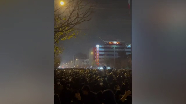 Iranul își masacrează populația, Trump cere protestatarilor să reziste pentru că ”ajutorul este pe drum”. Ce va urma