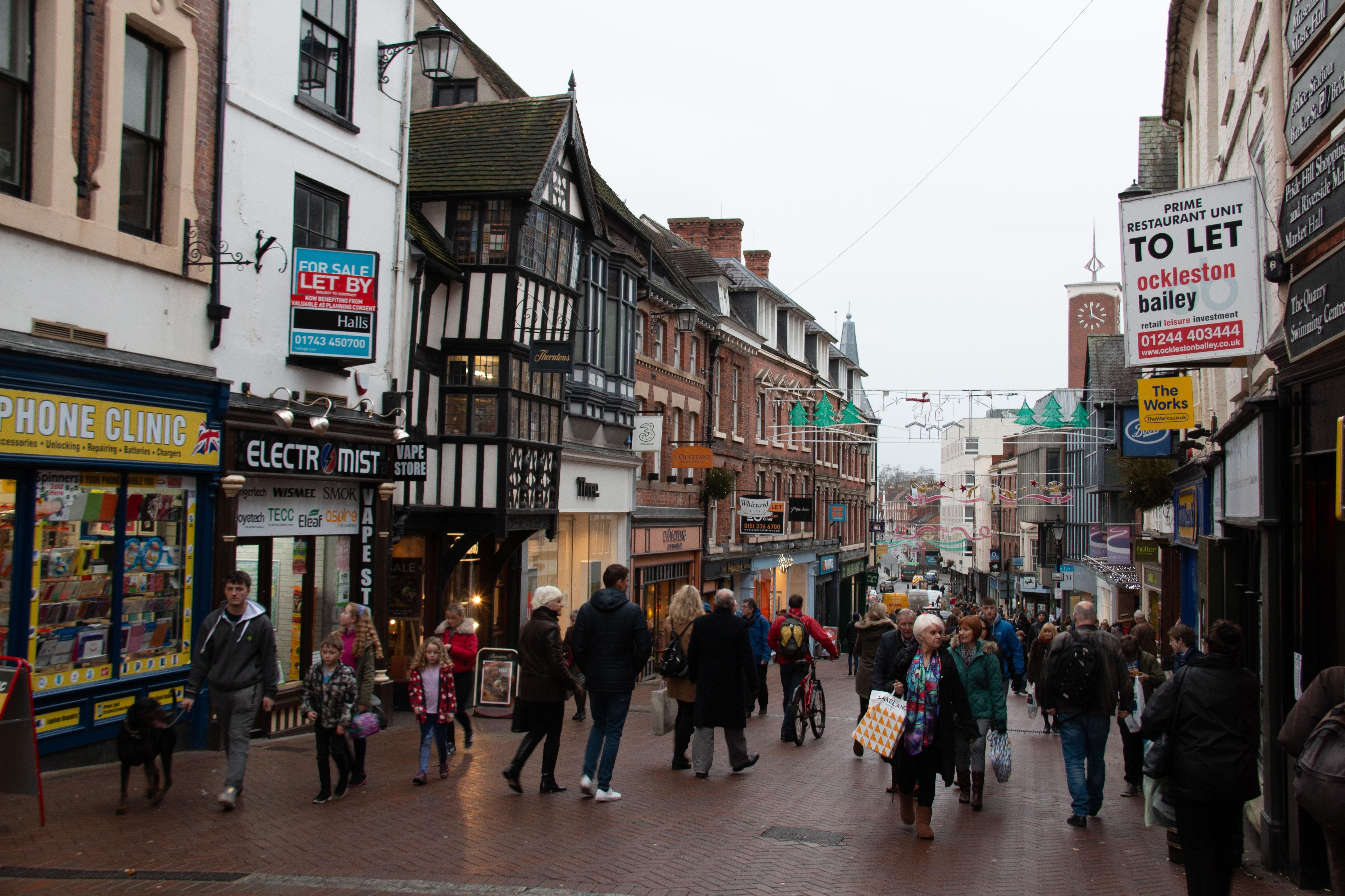 Vârstnicii britanici nu mai mănâncă și nu se mai spală la fel ca înainte. Cum au ajuns la aceste „măsuri drastice”