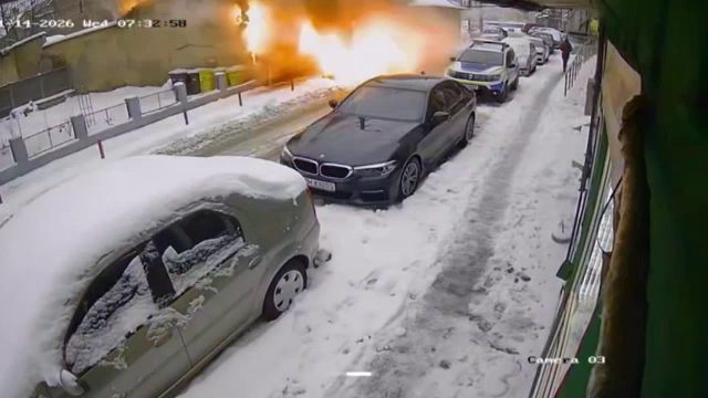 Momentul exploziei de la sediul Poliției Lugoj. Sunt suspiciuni că ar exista o pungă de gaz în subteran. VIDEO