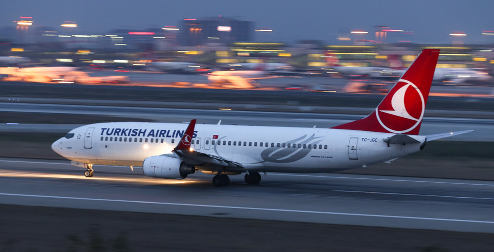 Un avion a aterizat de urgență în Spania după o amenințare cu bombă. Pasagerii și membrii echipajului, evacuați în siguranță