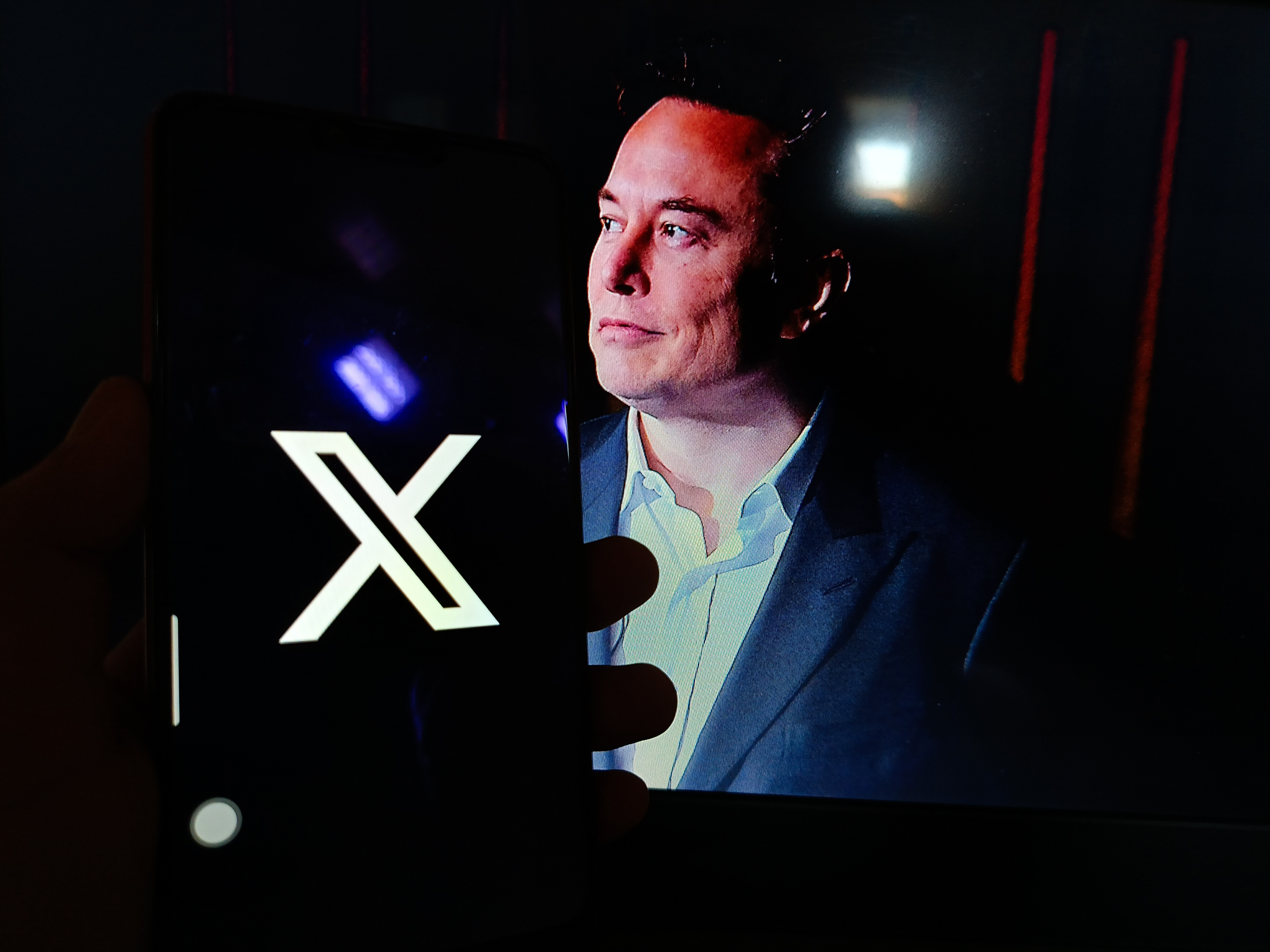 Musk îl face pe șeful Ryanair ”idiot absolut”, acesta spune că miliardarul e ”idiot”, iar rețeaua X ”o hazna”. Ce se întâmplă