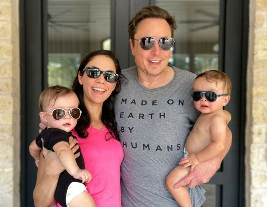 Elon Musk, luat peste picior de gameri după ce își numește fiica după o vrajă din Elden Ring