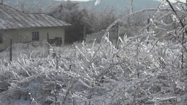 Întreruperi de energie electrică în opt localități din Harghita, posibil din cauza vremii. 1.500 de consumatori, afectați