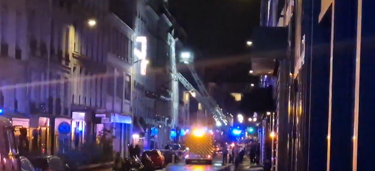 Un etaj s-a prăbușit peste altul în timpul unei petreceri la care participau 50 de oameni, în Paris. Sunt 20 de răniți. VIDEO