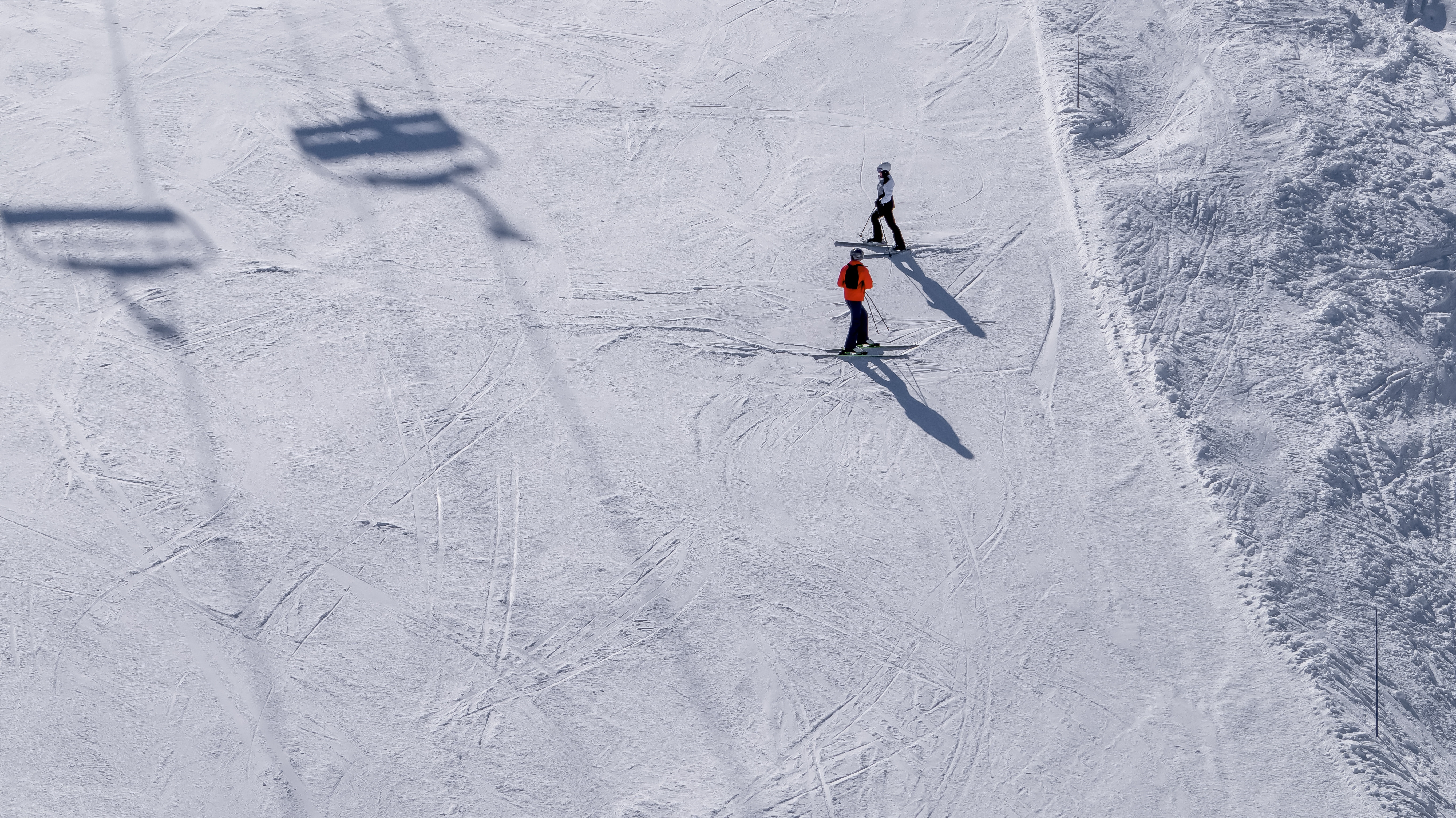 Cinci schiori au murit în urma a două avalanşe în vestul Austriei. Autorităţile avertizează asupra riscului extrem