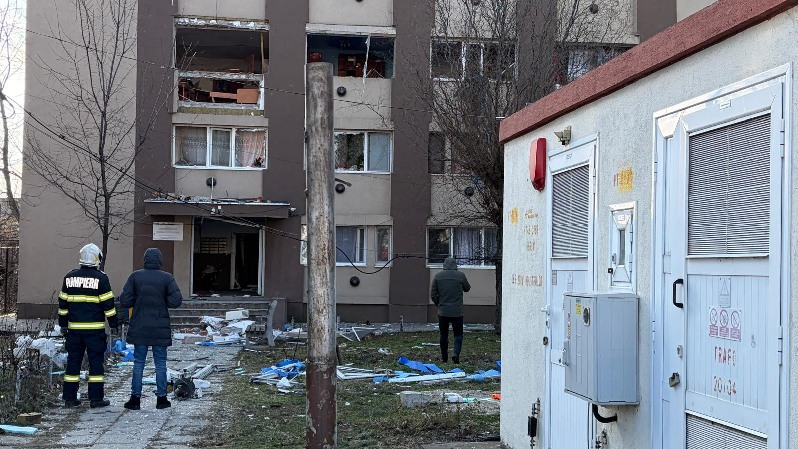 Explozie puternică într-un bloc din Buzău, provocată de o acumulare de gaze. Un bărbat a suferit arsuri