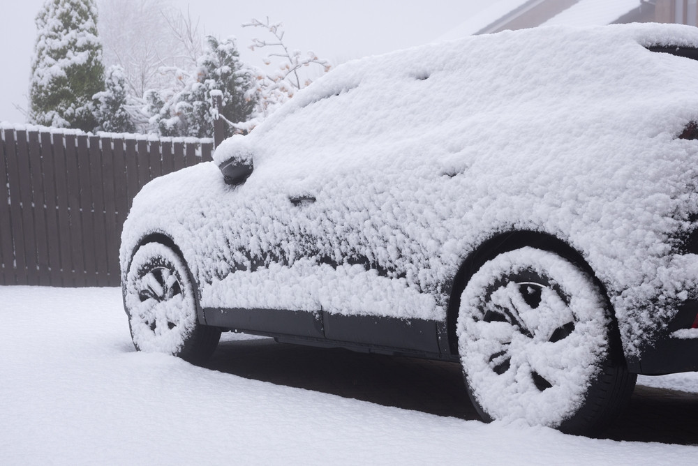 ”Oare ar trebui să încălzesc mașina înainte de a conduce pe temperaturi foarte mici?”. Ce ne sfătuiesc experții americani
