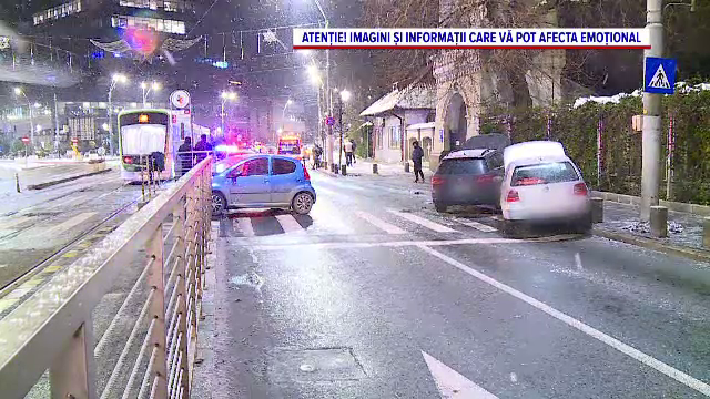 Bărbat lovit pe trecerea de pietoni, după un accident în lanț, în Sectorul 4. A fost transportat în stare gravă la spital