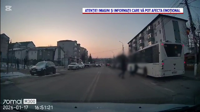 Bătaie în plină stradă, într-o localitate din Iași. O cameră de bord a surprins scenele șocante