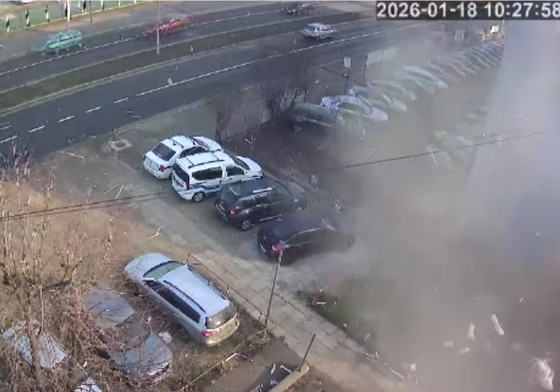 Ce a mai rămas din zecile de garsoniere distruse de o explozie într-un bloc din Buzău. Imagini din interior