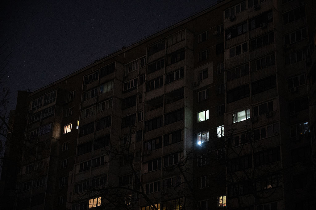 Kievul, paralizat de un nou atac rusesc. Locuitorii au rămas fără apă caldă, electricitate și încălzire la -12 grade