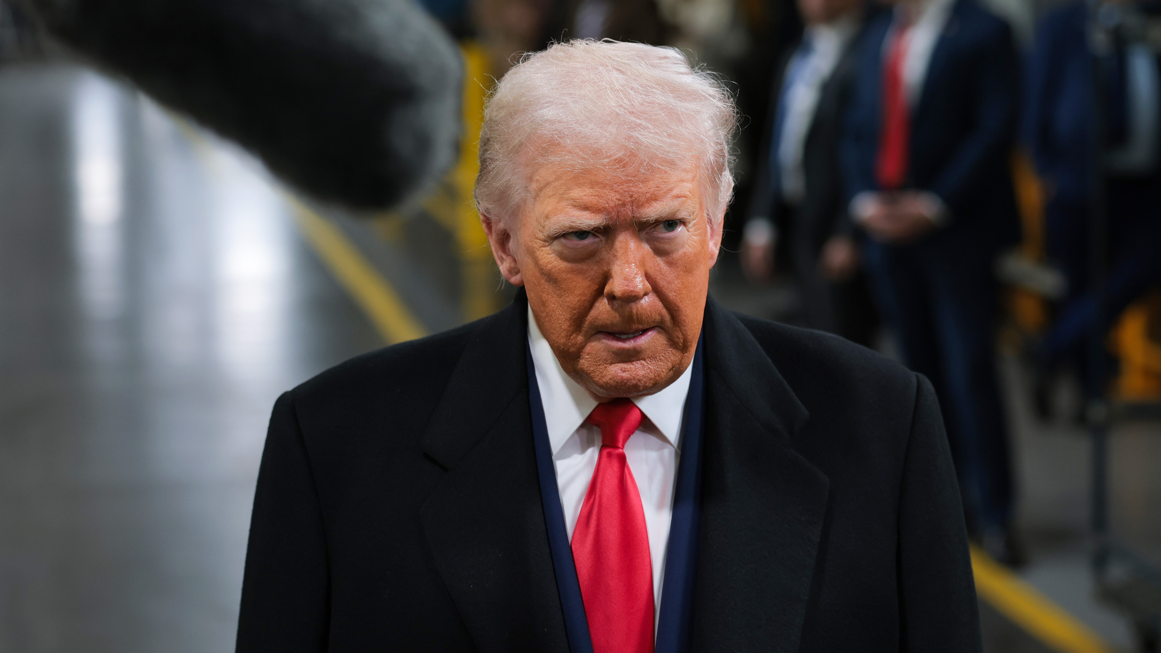 Locuitorii Groenlandei, &icirc;ndemnați să se pregătească pentru o invazie. Trump pune &bdquo;o presiune foarte mare&rdquo;  pe insulă