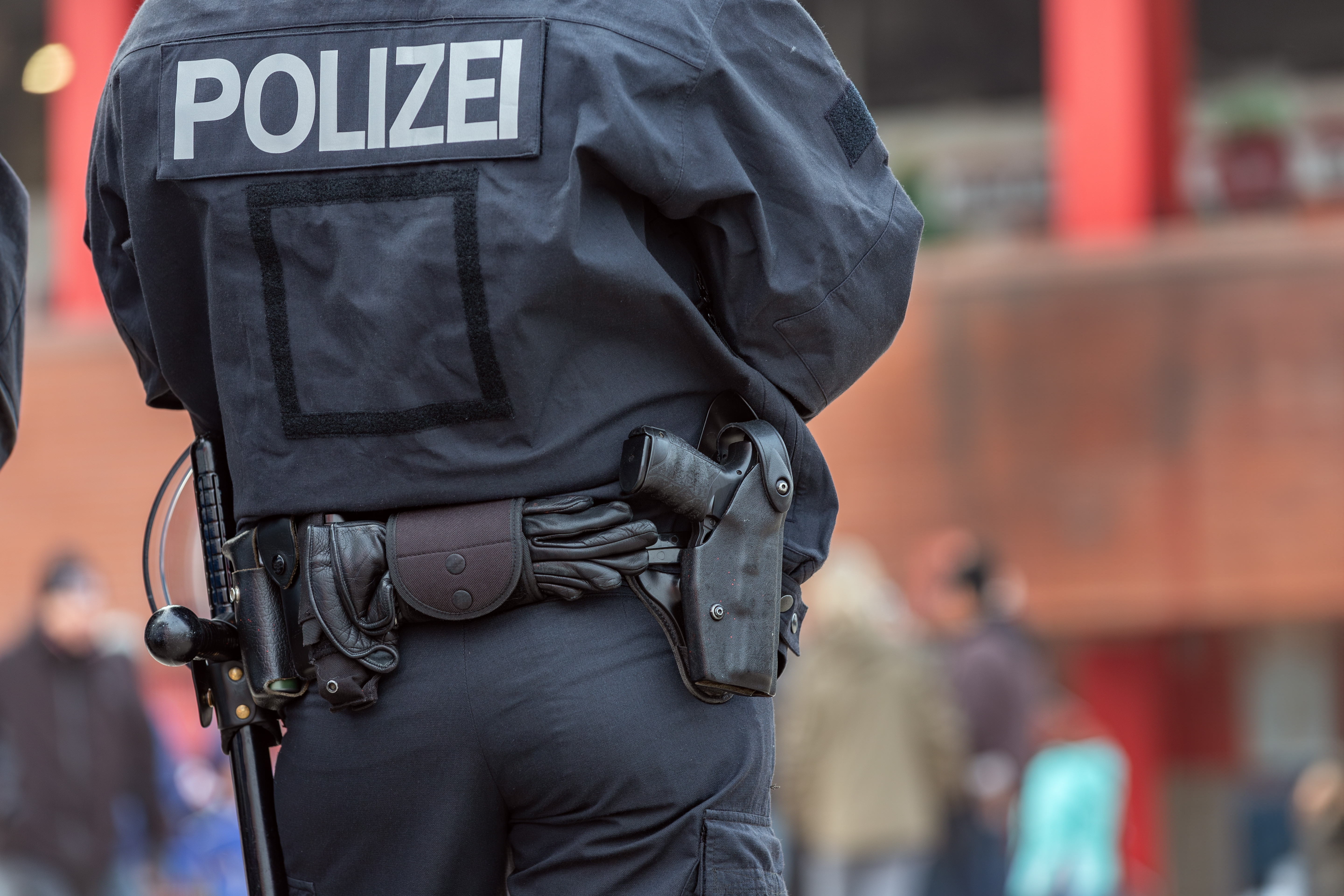 Rom&acirc;n prins cu zeci de mii de euro ascunși &icirc;n lenjerie intimă, după un control pe autostrada A72 din Germania