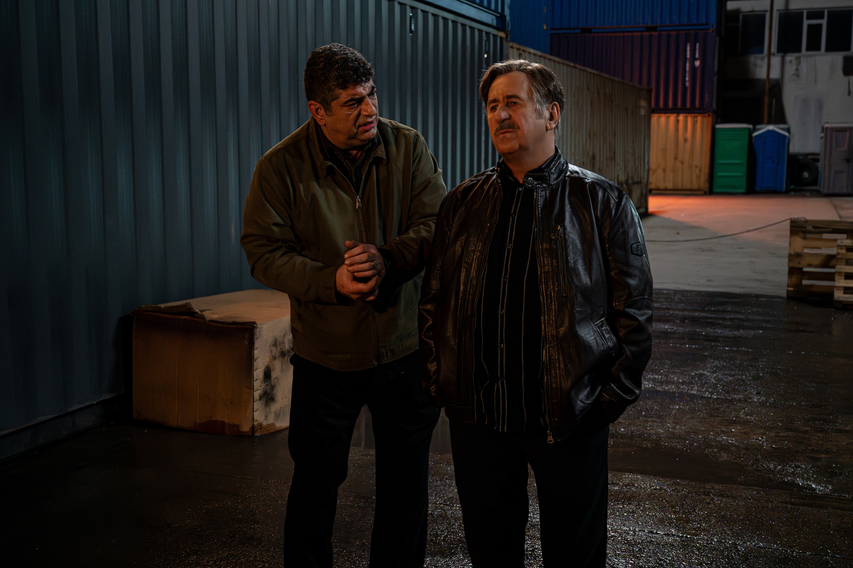 Tensiunea atinge noi culmi în seara aceasta, în TĂTUȚU’:  „Ce mai aperi tu aici, Stavrositule? Ce cod de onoare ai, ca să-ți lași tu copiii să ajungă pe mâna ăstora?”