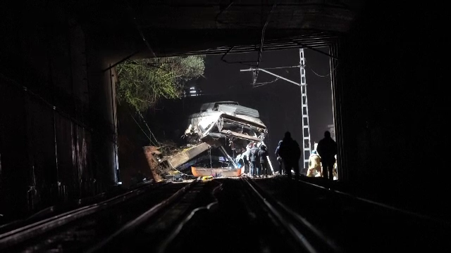 Reacția unui pasager care a scăpat miraculos după al doilea accident feroviar din Spania. „Primul gând ăsta a fost”