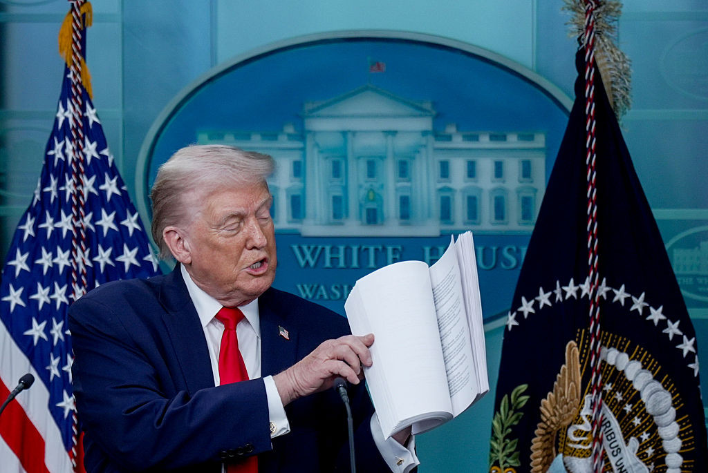 Șeful de stat care &icirc;l copiază pe Trump. A impus tarife comerciale de 30% unui stat vecin