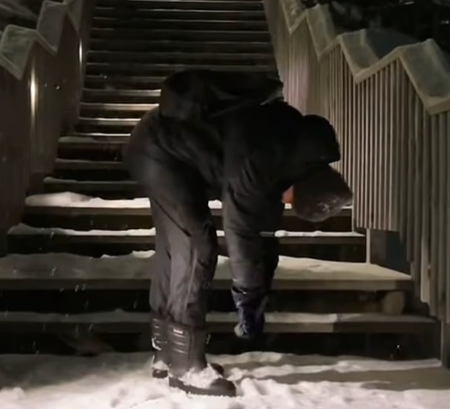 Tinerii din Groenlanda l-au ironizat pe Trump &icirc;n videoclipuri virale, imit&acirc;nd postura dependenților de fentanil