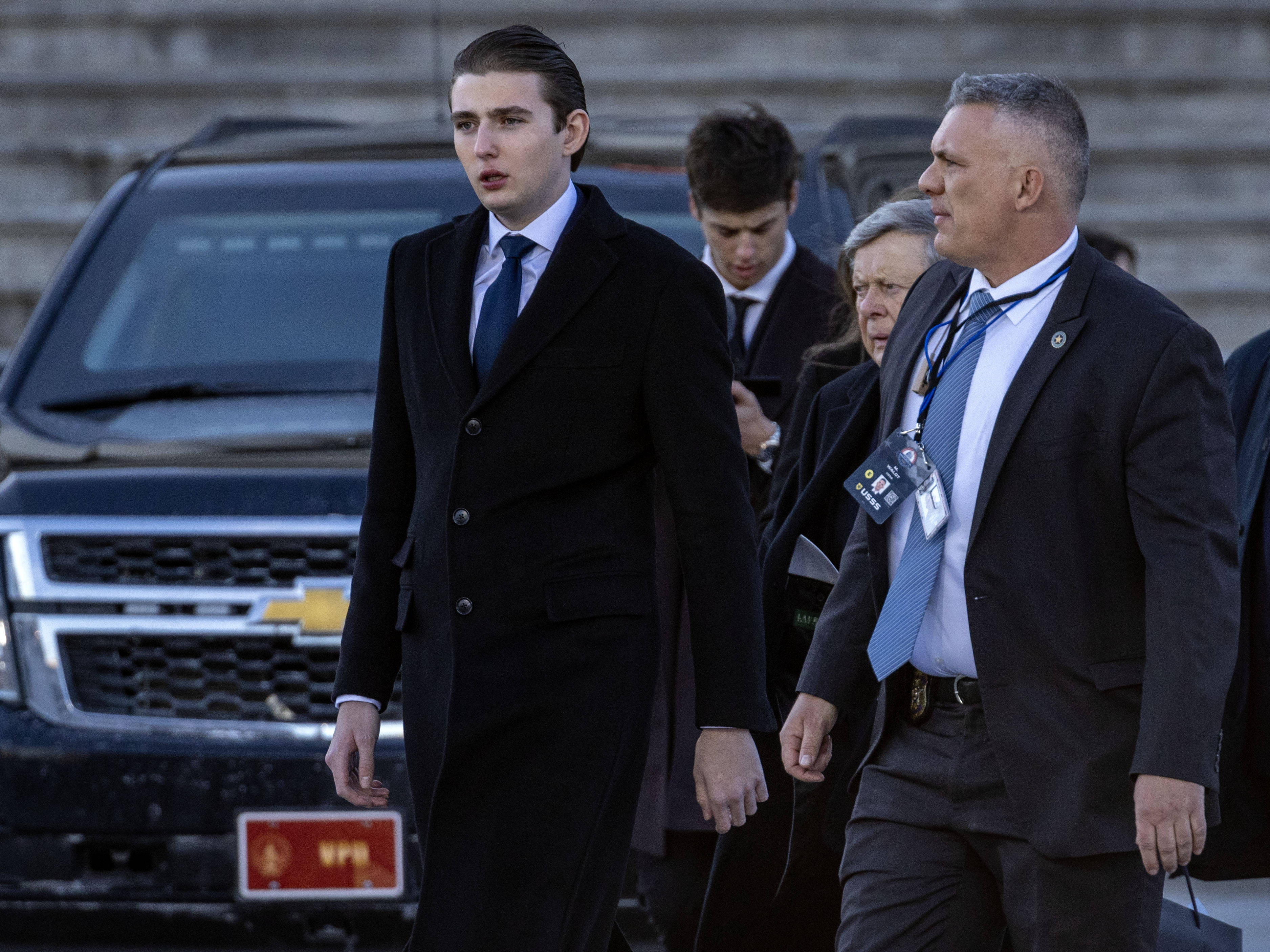 Fiul lui Donald Trump, Barron, ar fi salvat viața unei femei care l-a sunat &icirc;n timp ce era bătută de iubit. Cum a reacționat