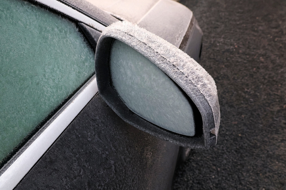 Un șofer din Viena a fost sancționat pentru că a lăsat motorul pornit ca să dezghețe geamurile. Ce amendă a primit