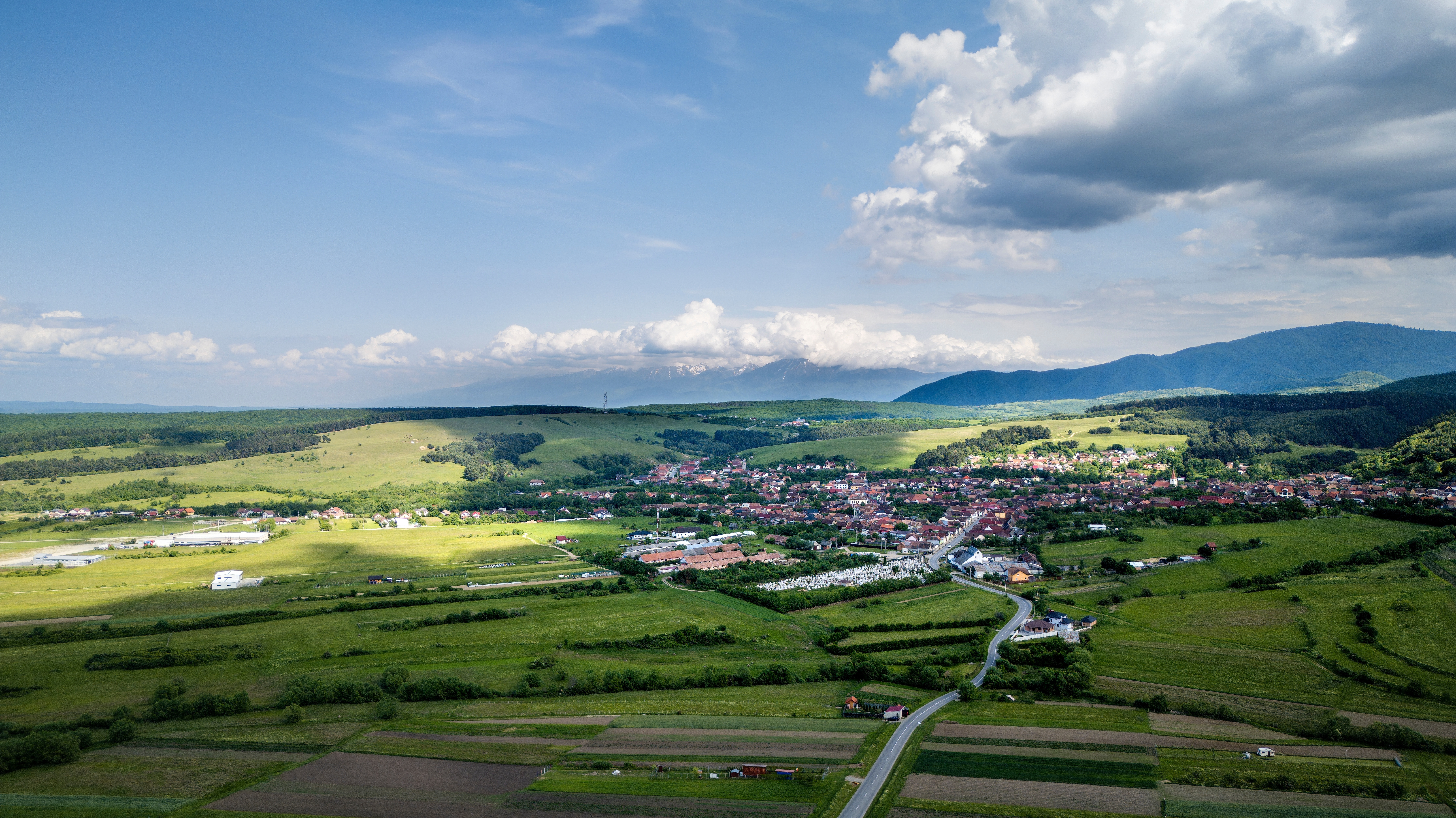 Mărginimea Sibiului – tradiții vii, sate autentice și experiențe care nu se demodează. Ce să vizitezi dacă ajungi aici