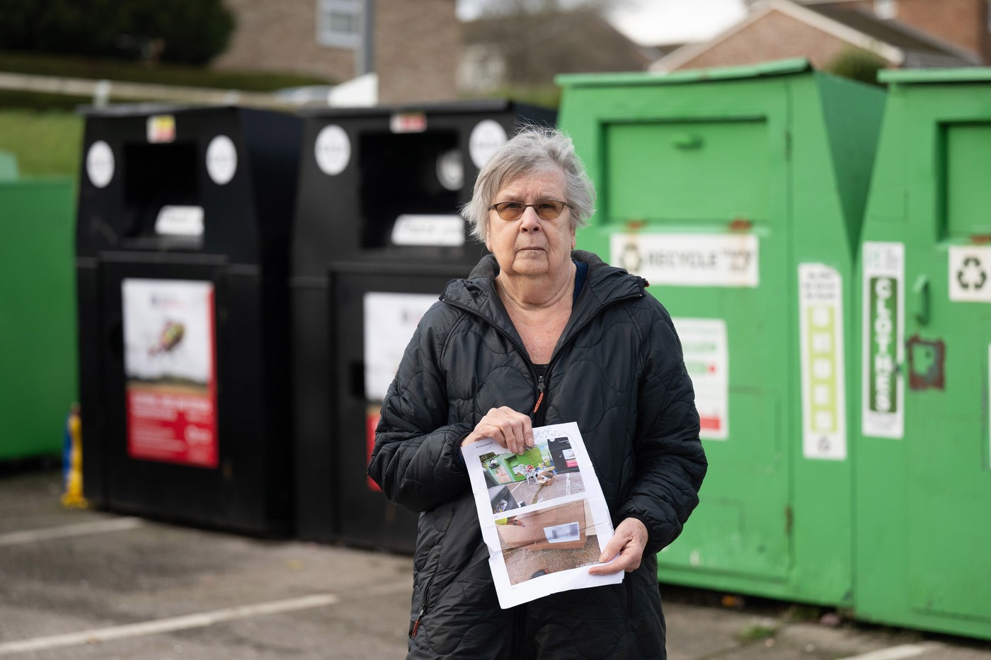Pensionară amendată cu 600 de lire și amenințată cu un proces, după ce a aruncat greșit o cutie de carton la gunoi